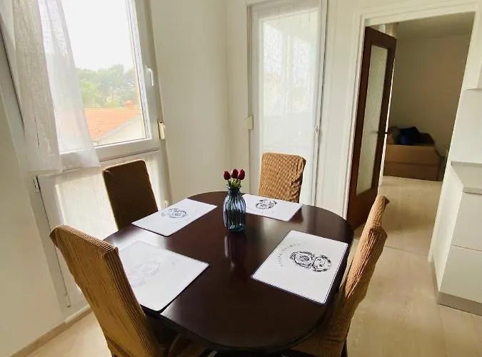 Exceptional With 2 Bedrooms Near The Sea Апартаменти Пула
