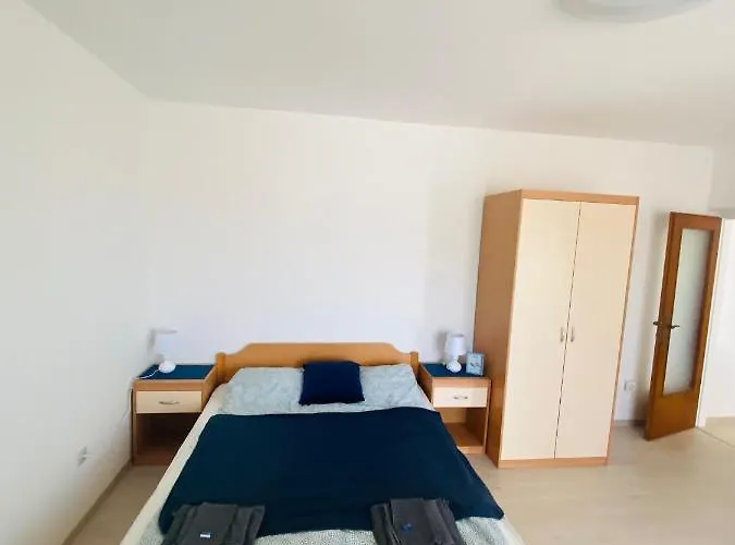 Exceptional With 2 Bedrooms Near The Sea Pula
