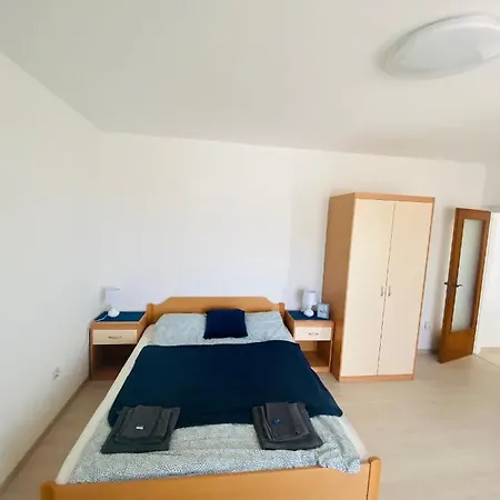 Exceptional With 2 Bedrooms Near The Sea Pula